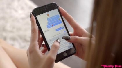 Парень в костюме лепрекона трахает свою девушку в спальне №1