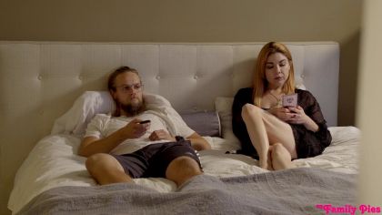 Парень в костюме лепрекона трахает свою девушку в спальне №2