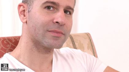 Симпатичный мужчина отлизывает пилотку своей подружке а потом трахает №1