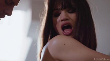 Замужняя итальянка села верхом на толстый елдак симпатичного босса №5