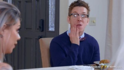 Модель с большими силиконовыми сиськами легко приняла в задницу толстый пенис мужика №10