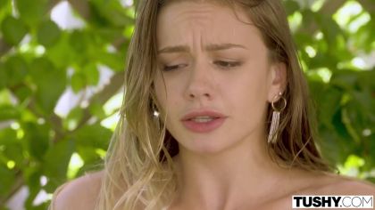 Телка с бритой пилоткой занимается анальным сексом на порно кастинге №8