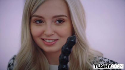 Седой начальник трахнул новенькую секретаршу после работы в задницу №4