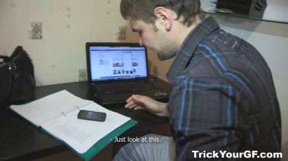 Куколд молча смотрит как любовник трахает его голую жену в их спальне №1