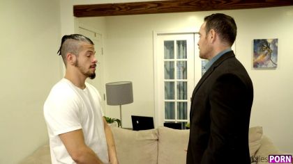 Крашеная блондинка с маленькими сиськами делает горловой минет своему любовнику №10