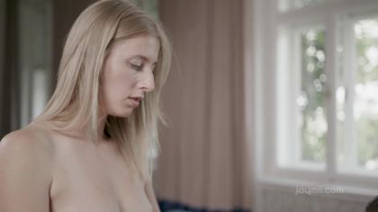 Одинокая милфа пригласила симпатичного молодого парня для секса к себе в гости №5