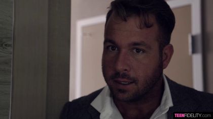 Вынув член из жопы своей подруги мужик заставил его отсосать №1