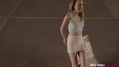 Блондинка бесплатно прокатилась на такси согласившись на секс с водителем №1