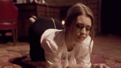 Богатый мужик пригласил свою девушку на вечеринку и напоив хорошенько трахнул в пилотку №1