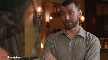 Испанка без одежды активно ласкает пальцами мокрую пилотку во время секса №1