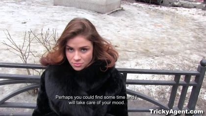 Зрелый куколд тайком полглядывает за женой которая трахается с молодым парнем №1