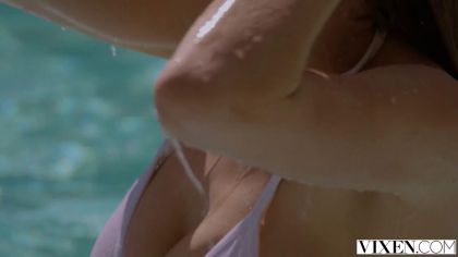 Брутальный мачо трахнул жену своего друга пока тот вышел на улицу №1