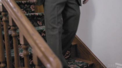 Горячую сучку не заставишь спрыгнуть с члена друга №1