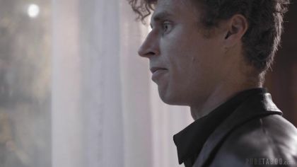 Горячую сучку не заставишь спрыгнуть с члена друга №3