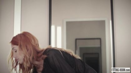 Рыжуха с упругой попкой любит извращаться над своими дырками №1