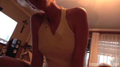 Блондинка хочет согреться на члене после прохладного бассейна №9