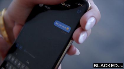 Сочная дамочка зависает на члене чернокожего соседа №2