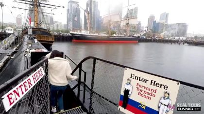 Мужик подвез худую брюнетку и получил в награду секс №1