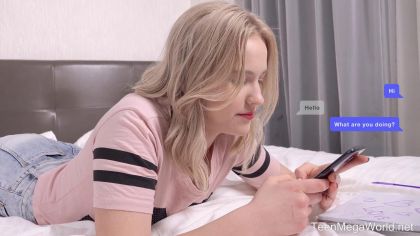 Паренек раздвинул членом узкую попку русской блондинки №1