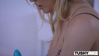 Блондинка подчиняется мужу подруги и дает ему в жопу №4
