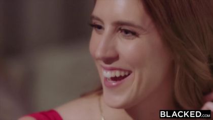 Негр зовет друга на помощь, чтобы утолить все желания сучки №2