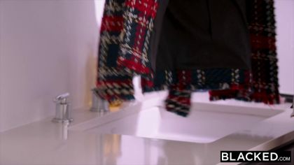 Рыжие бабы просто в восторге от длинного члена негра №1