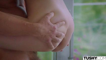 Блондинка проиграла утренний анальный секс зрелому качку №1