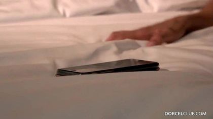 Два бородатых парня подарили анальный секс девке в телесных чулочках №1