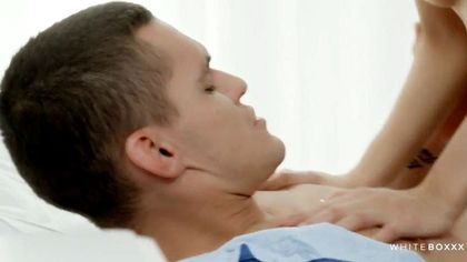 Красавчик жестко натирает нежную вагину жены с утра большой елдой №4