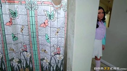 Стройняша в душе ебется с мужем сестры и глотает его вкусный белок №2