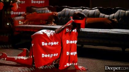 Седой мужик вместе с сыном натянул служанку на два больших члена №1