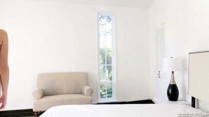 Мужик застукал соседку за дрочевом и ублажил бритой палкой №3