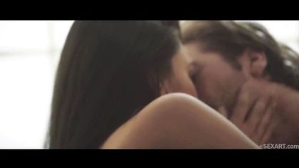 Милфа полирует бородатому полицейскому член теплым ртом и мягкой писюлей