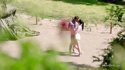 Женатик водит теплым языком по писе соседки и хочет войти туда елдой №1