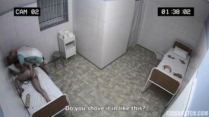 Медсестра анально фистинг пациентку в госпитале и заставляет кончить №9