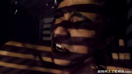 Тренерша в раздевалке соблазнила футболиста и ебется без гондона №1