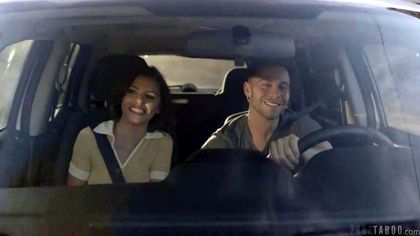 Парни ставят чужих жен раком на оргии и смело ебут без презервативов №1