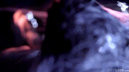 Парни ставят чужих жен раком на оргии и смело ебут без презервативов №2