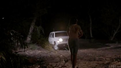 Парни ставят чужих жен раком на оргии и смело ебут без презервативов №9