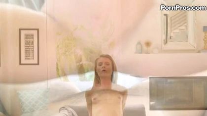 Худышка подставляет вагину под толстый пенис агента ради работы моделью №5