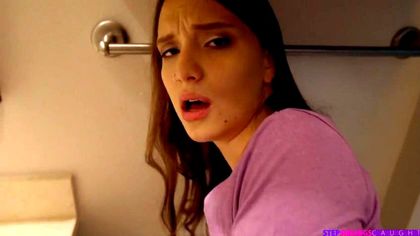 Девка проснулась и на ступеньках лестницы дала в промежность партнеру №8