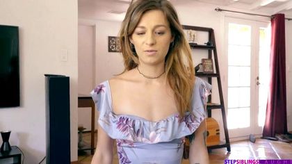 Мужик в толчке надавал в теплый ротик пьяной подруге большой хер №1