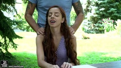 Турист в парке на лавочке выебал худую спортсменку в анальную дырочку №1