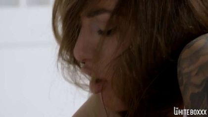 Стройные лесбухи перед сном вылизали до оргазма бритые половые щелочки №4