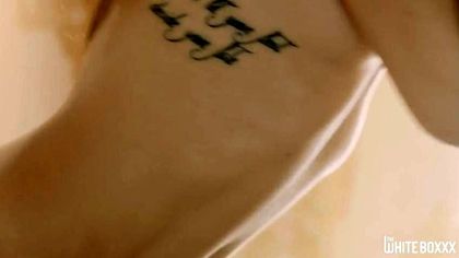 Художник получил отсос от натурщицы в чулках и вытрахал большой палкой ее узкую писюню №3