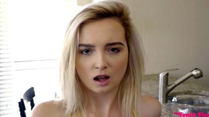 Девица с колечком в носу садится писей в розовых трусиках на хуй мужа подруги №2