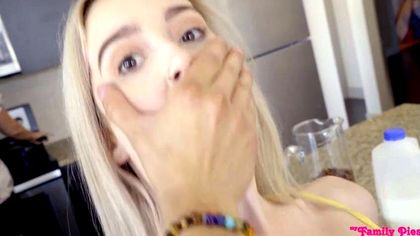 Девица с колечком в носу садится писей в розовых трусиках на хуй мужа подруги №8