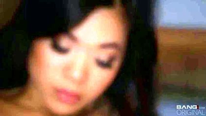 Латинка в белом нижнем белье стонет от толстой дубины мужика №1