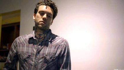 Рок-музыкант остался наедине с поклонницей и жестко отодрал ее в щель №2