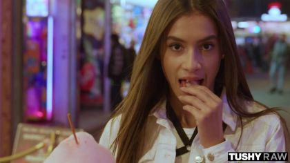 Телка орет от длинного члена глубоко в попке №1